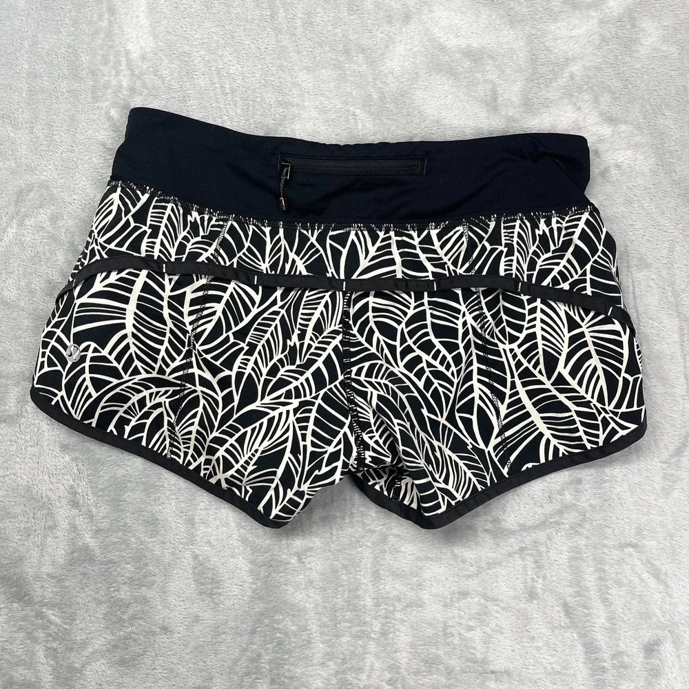Lululemon Shorts Womens 4 White Black Pretty Palm‎ Print Speed Running Waistband